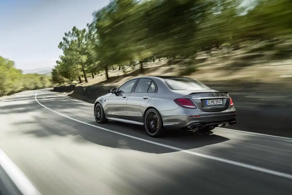 Mercedes-AMG E 63 S 4MATIC+, Außenaufnahme ;Kraftstoffverbrauch kombiniert: 9,2 – 8,9l/100 km; CO2-Emissionen kombiniert: 209 - 203 g/km Mercedes-AMG E 63 S 4MATIC+, outdoor shot; Fuel consumption combined: 9,2 – 8,9 l/100 km; Combined CO2 emissions: 209 - 203 g/km