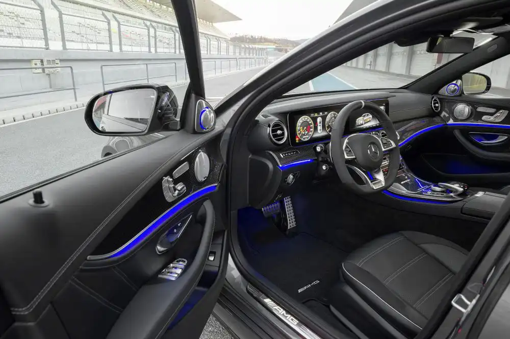 Mercedes-AMG E 63 S 4MATIC+, Interior ;Kraftstoffverbrauch kombiniert: 9,2 – 8,9l/100 km; CO2-Emissionen kombiniert: 209 - 203 g/km Mercedes-AMG E 63 S 4MATIC+, interior; Fuel consumption combined: 9,2 – 8,9 l/100 km; Combined CO2 emissions: 209 - 203 g/km