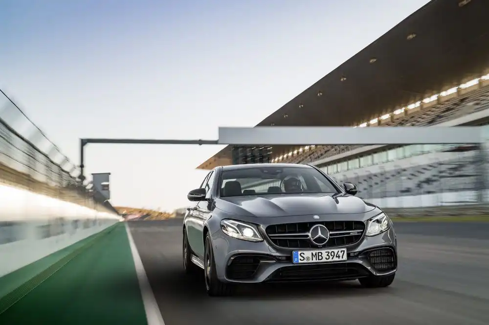 Mercedes-Benz USA Closes Out 2017 With Best Sales Month Ever 4 16C949 078 D329416