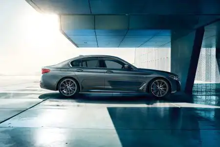BMW G30 5 Series Sedan Wallpaper 1920x1200px