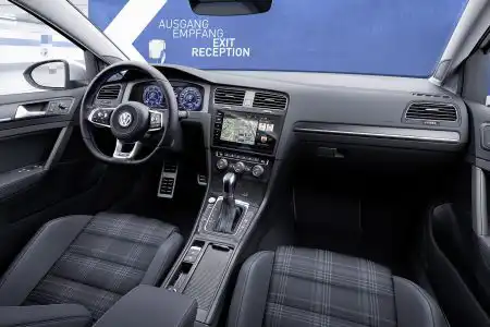 db2016au00926_large