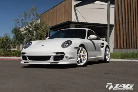 Porsche 997 Turbo with HRE R101 Wheels in Gloss White