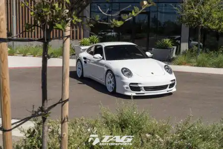 Porsche 997 Turbo with HRE R101 Wheels in Gloss White