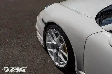 Porsche 997 Turbo with HRE R101 Wheels in Gloss White