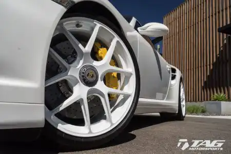 Porsche 997 Turbo with HRE R101 Wheels in Gloss White