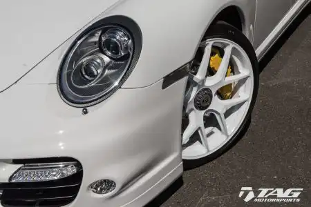 Porsche 997 Turbo with HRE R101 Wheels in Gloss White