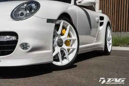 Porsche 997 Turbo with HRE R101 Wheels in Gloss White