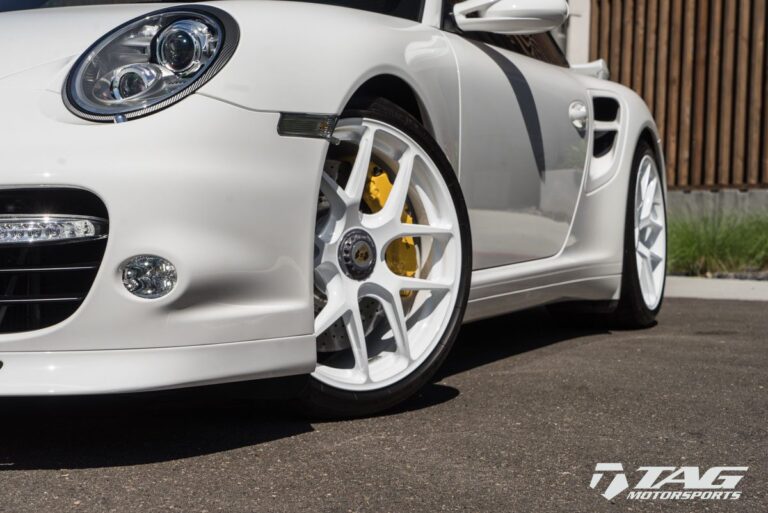 Porsche 997 Turbo with HRE R101 Wheels in Gloss White