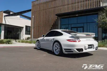 Porsche 997 Turbo with HRE R101 Wheels in Gloss White