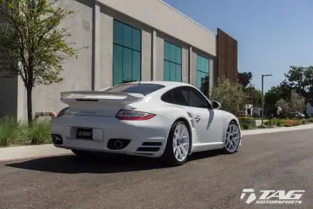 Porsche 997 Turbo with HRE R101 Wheels in Gloss White