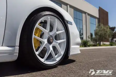 Porsche 997 Turbo with HRE R101 Wheels in Gloss White