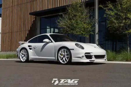 Porsche 997 Turbo with HRE R101 Wheels in Gloss White