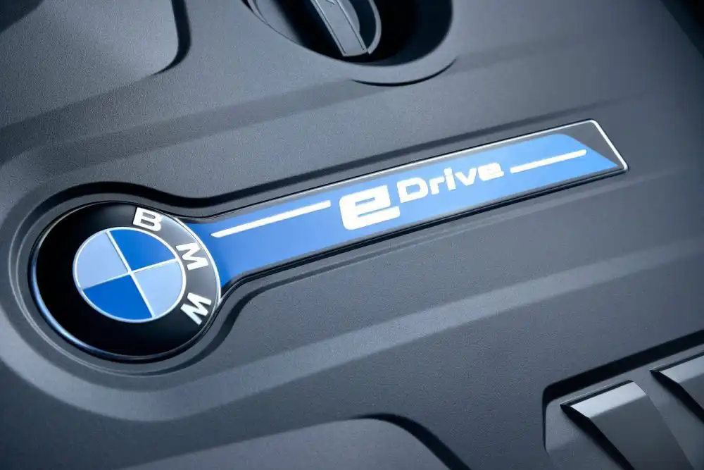 BMW 530e iPerformance: The World's Most Successful Business Sedan Gets A Plug-In Hybrid Version 11 BMW 530e iPerformance