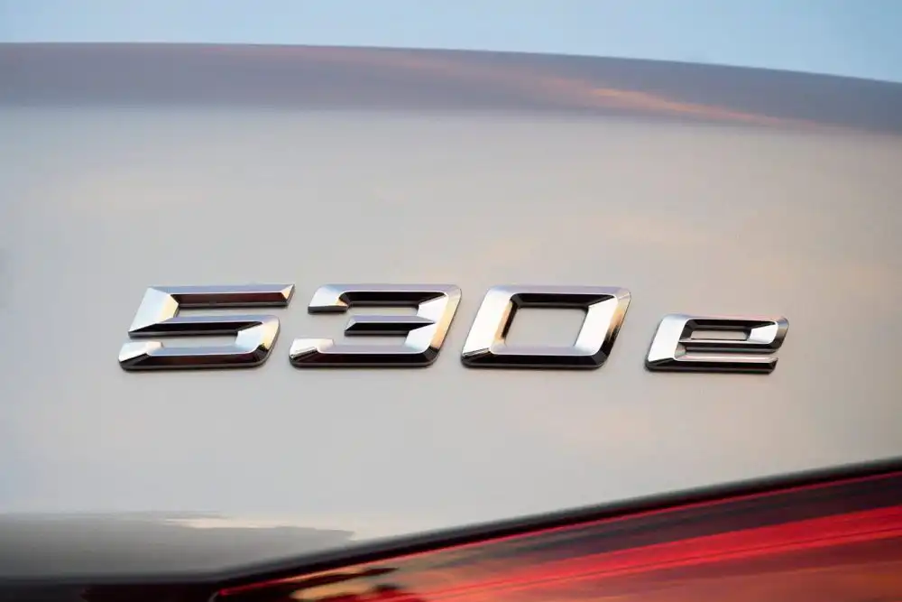 BMW 530e iPerformance: The World's Most Successful Business Sedan Gets A Plug-In Hybrid Version 12 BMW 530e iPerformance