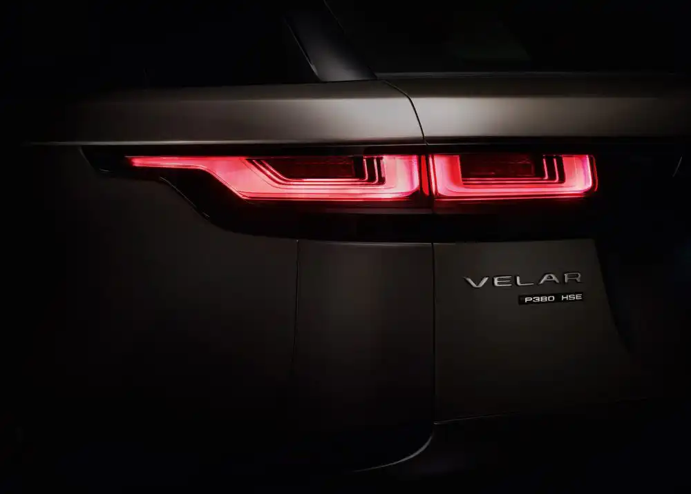 Land Rover Unveils the Range Rover Velar 98 RR Velar 18MY 247 GBL Ext Details 010317