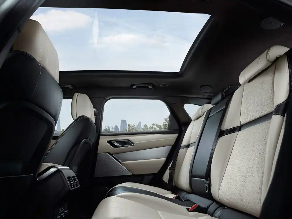 Land Rover Unveils the Range Rover Velar 91 RR Velar 18MY 280 GLHD FIXED Interior 010317