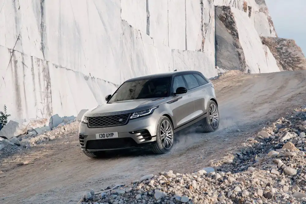 Land Rover Unveils the Range Rover Velar 67 RR Velar 18MY 304 GLHD Location Dynamic 010317