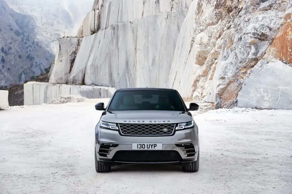 Land Rover Unveils the Range Rover Velar 87 RR Velar 18MY 361 GLHD PR Location Static 010317