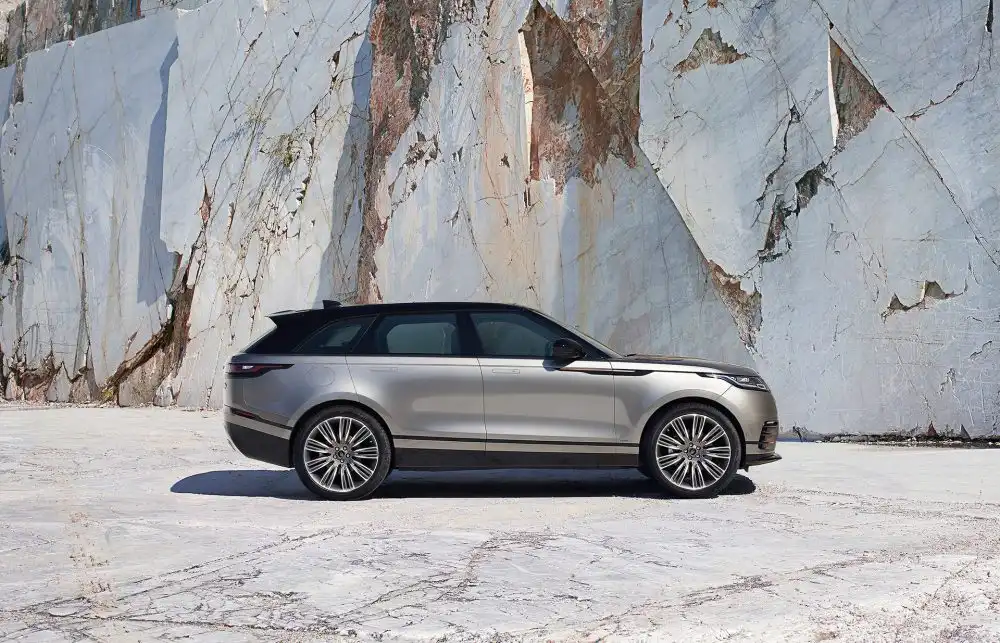 Land Rover Unveils the Range Rover Velar 86 RR Velar 18MY 387 GLHD PR Location Static 010317
