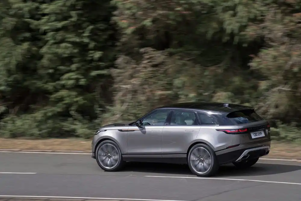 Land Rover Unveils the Range Rover Velar 84 RR Velar 18MY 400 GLHD PR 010317