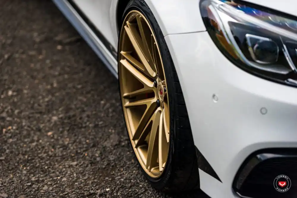 White Mercedes-Benz C63 AMG Gets Vossen Forged Wheels 7 White Mercedes Benz C63 AMG With Vossen Forged Wheels 13