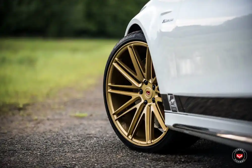White Mercedes-Benz C63 AMG Gets Vossen Forged Wheels 1 White Mercedes-Benz C63 AMG With Vossen Forged Wheels Wallpaper