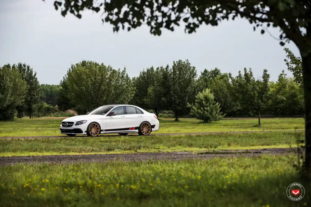 White Mercedes-Benz C63 AMG Gets Vossen Forged Wheels 12 White Mercedes Benz C63 AMG With Vossen Forged Wheels 8