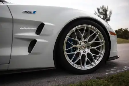 chevy-corvette-zr1-on-hre-rc100_36725453873_o