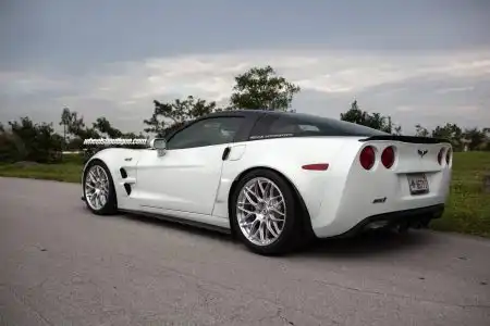 chevy-corvette-zr1-on-hre-rc100_37364981442_o