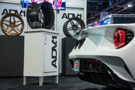 sema-show-2017-ford-gt-gt40-carbon-fiber-adv1-dymag-wheels-b