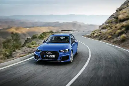 2018-AudiRS4-24