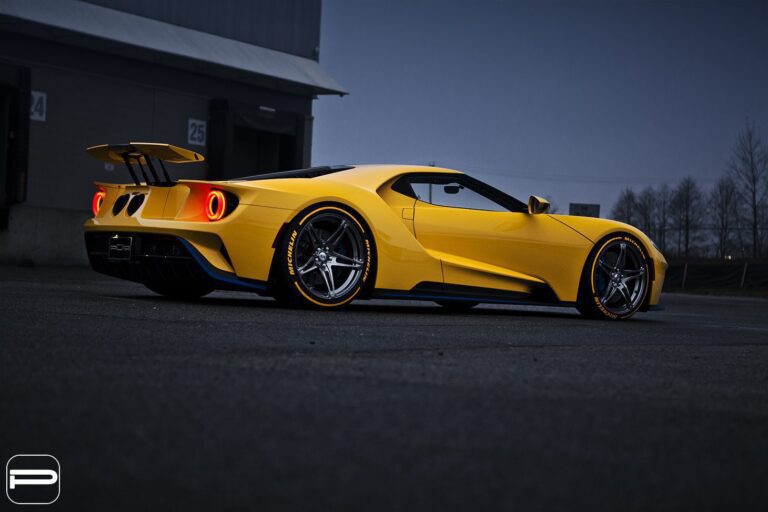 Vibrant Yellow Ford GT – PUR Wheels Wallpaper