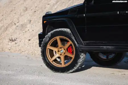 mercedes-g63-amg-on-hre-tr106_25444380308_o
