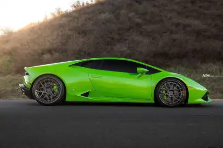 Verde Mantis Lamborghini Huacan With ADV.1 Wheels Wallpaper