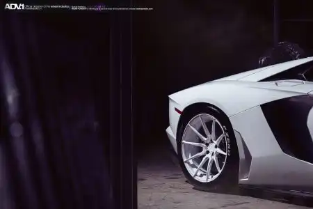 Bianco Isi Lamborghini Aventador With ADV.1 Wheels