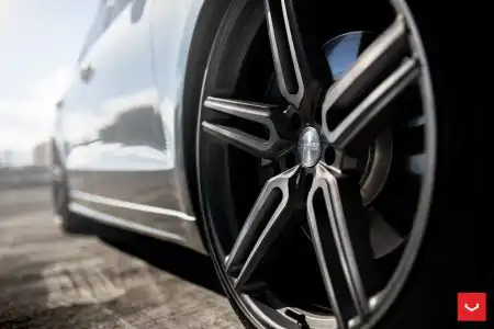 Audi SQ5 Upgraded With Vossen HF-1 Wheels