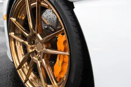 silica-white-mclaren-570s-coupe-aftermarket-parts-adv1-wheels-bronze-gold-d