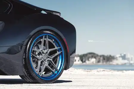 sophisto-gray-metallic-bmw-i8-frozen-blue-wheels-adv1-forged-lightweight-wheels-d