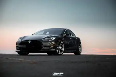 Black Tesla Model S – Vossen HC-1 Wheels320_o