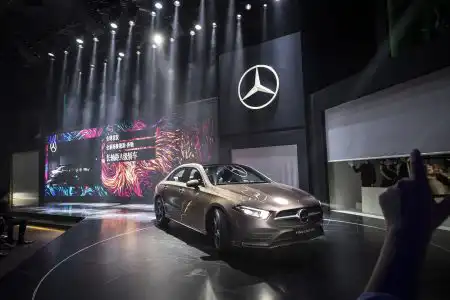 Mercedes-Benz Cars am Vortag der Auto China 2018: Die neue A-Klasse L Limousine feiert Weltpremiere in Peking