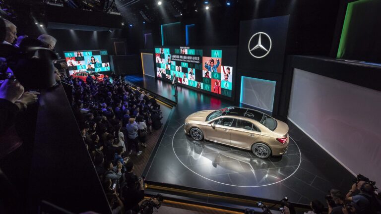 Mercedes-Benz Cars am Vortag der Auto China 2018: Die neue A-Klasse L Limousine feiert Weltpremiere in Peking