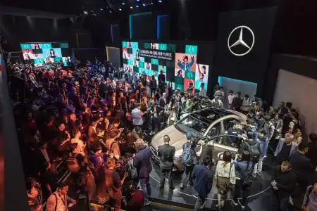 Mercedes-Benz Cars am Vortag der Auto China 2018: Die neue A-Klasse L Limousine feiert Weltpremiere in Peking