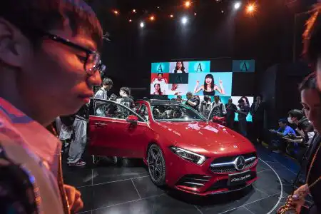 Mercedes-Benz Cars am Vortag der Auto China 2018: Die neue A-Klasse L Limousine feiert Weltpremiere in Peking