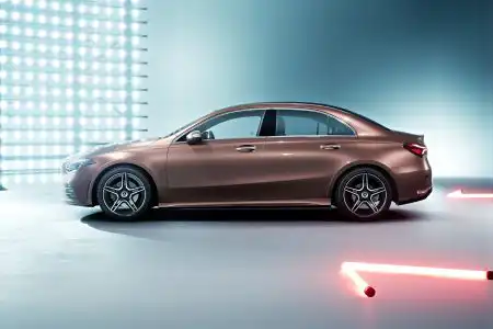 Weltpremiere der A-Klasse L Limousine; Z 177