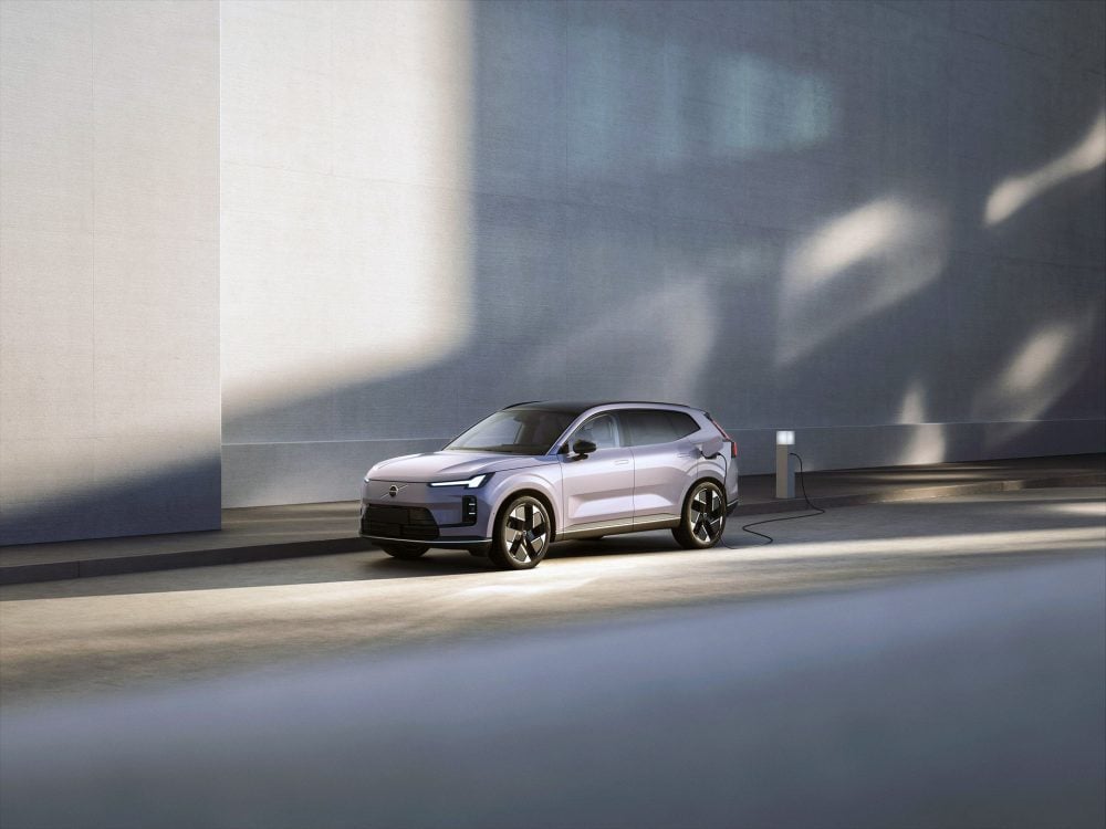 2025 Volvo XC70 Image 1