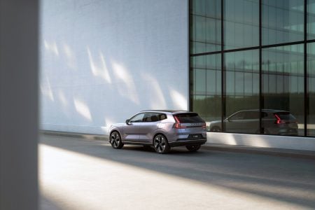 Volvo Cars reveals the new XC70 – a plug-in hybrid for every j