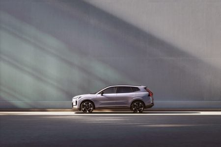 Volvo Cars reveals the new XC70 – a plug-in hybrid for every j