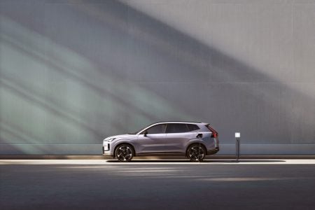Volvo Cars reveals the new XC70 – a plug-in hybrid for every j