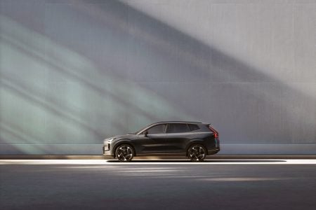 Volvo Cars reveals the new XC70 – a plug-in hybrid for every j