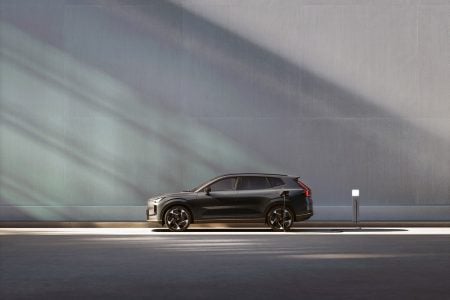 Volvo Cars reveals the new XC70 – a plug-in hybrid for every j